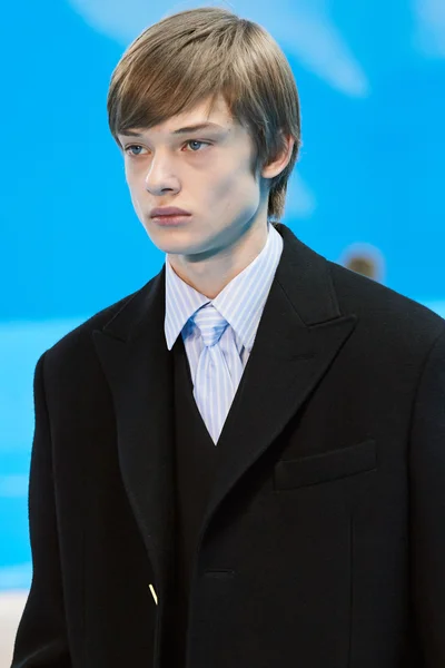 Look 10